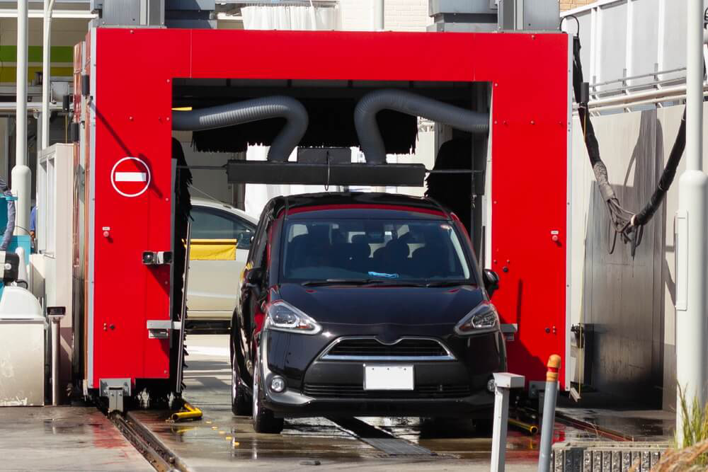 洗車場を使いこなそう！洗車機と手洗い洗車の使い分けや洗車機のメリットもご紹介します